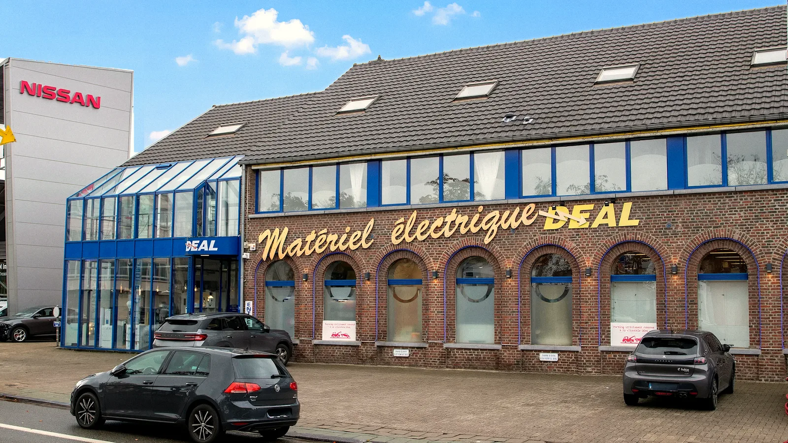 La devanture du magasin DEAL, boulevard de Douai 28 à Liège